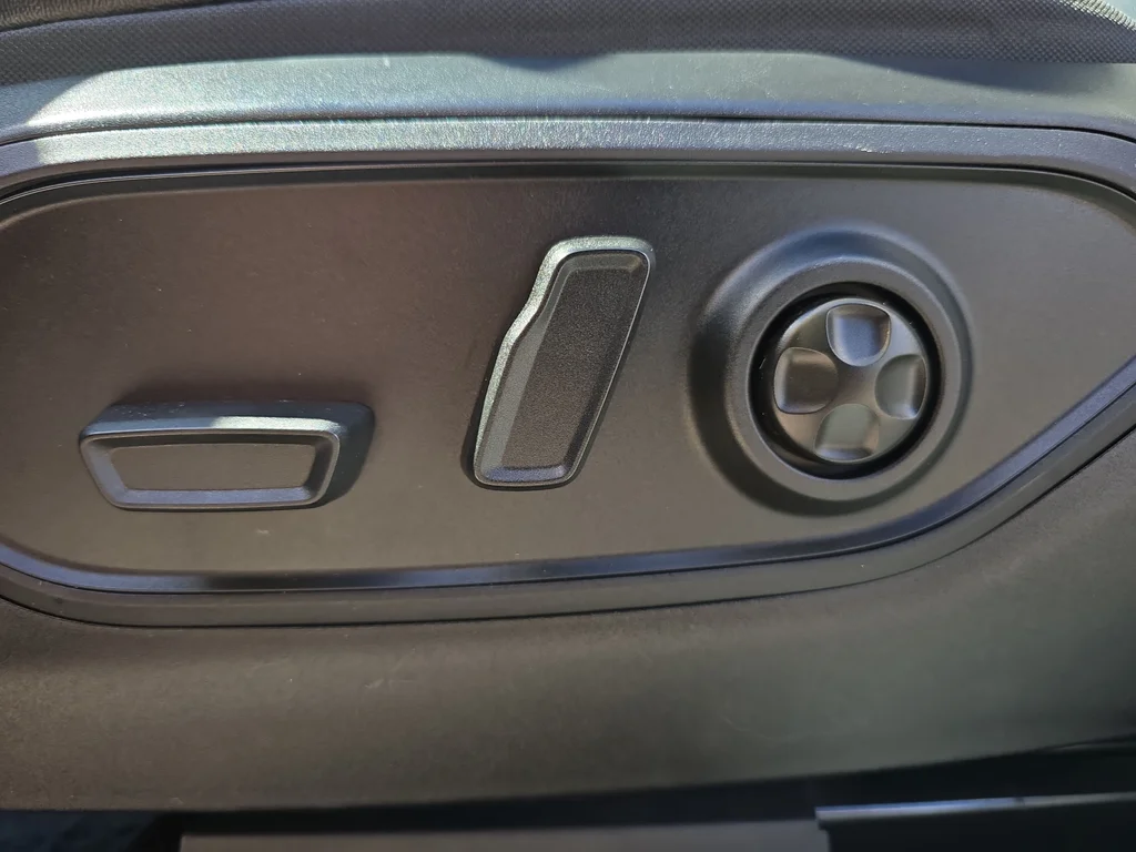 Used 2022 White Jeep Limited image 17