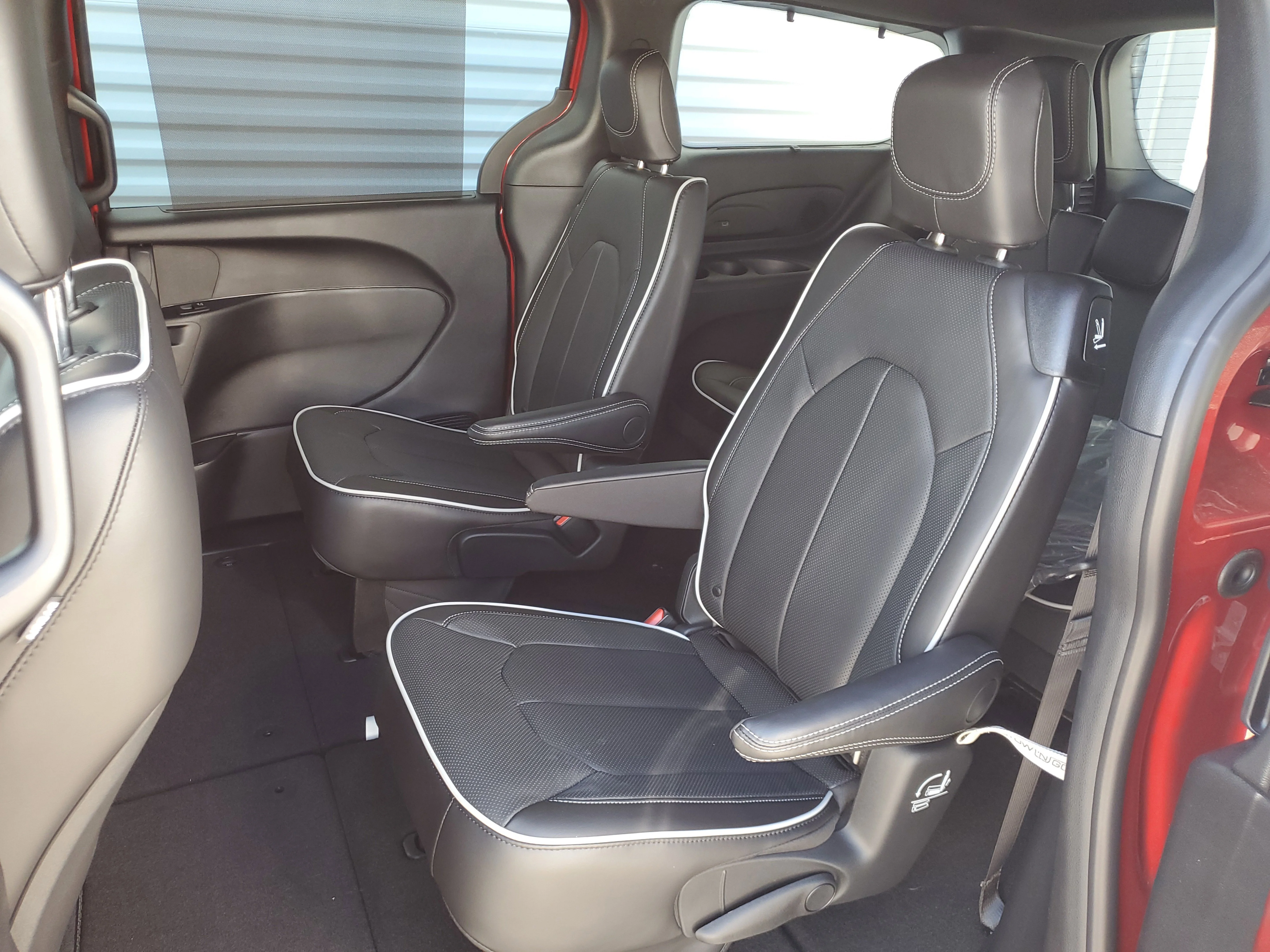 New 2025 Red Hot Pearlcoat Chrysler Limited image 7