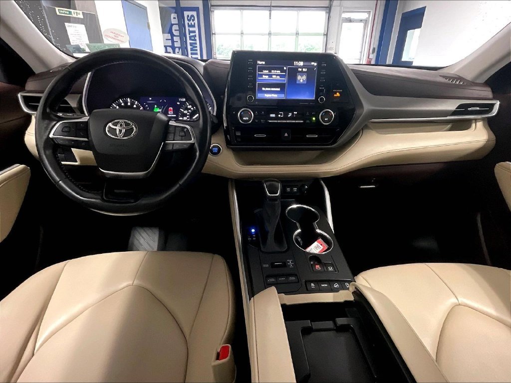 Used 2021 Pearl Toyota XLE image 21