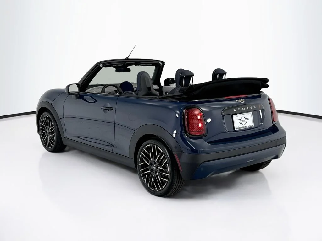 New 2026 Indigo Sunset Blue Metallic MINI Signature Plus image 7