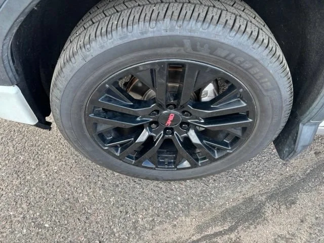 Used 2021 White GMC Denali image 10
