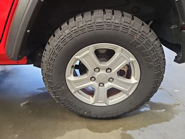 Used 2023 Red Jeep Sport S image 30