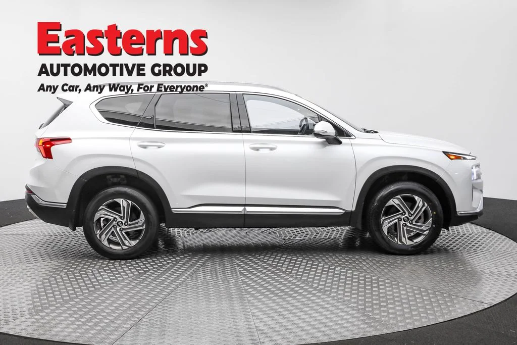 Used 2022 White Hyundai SEL image 4