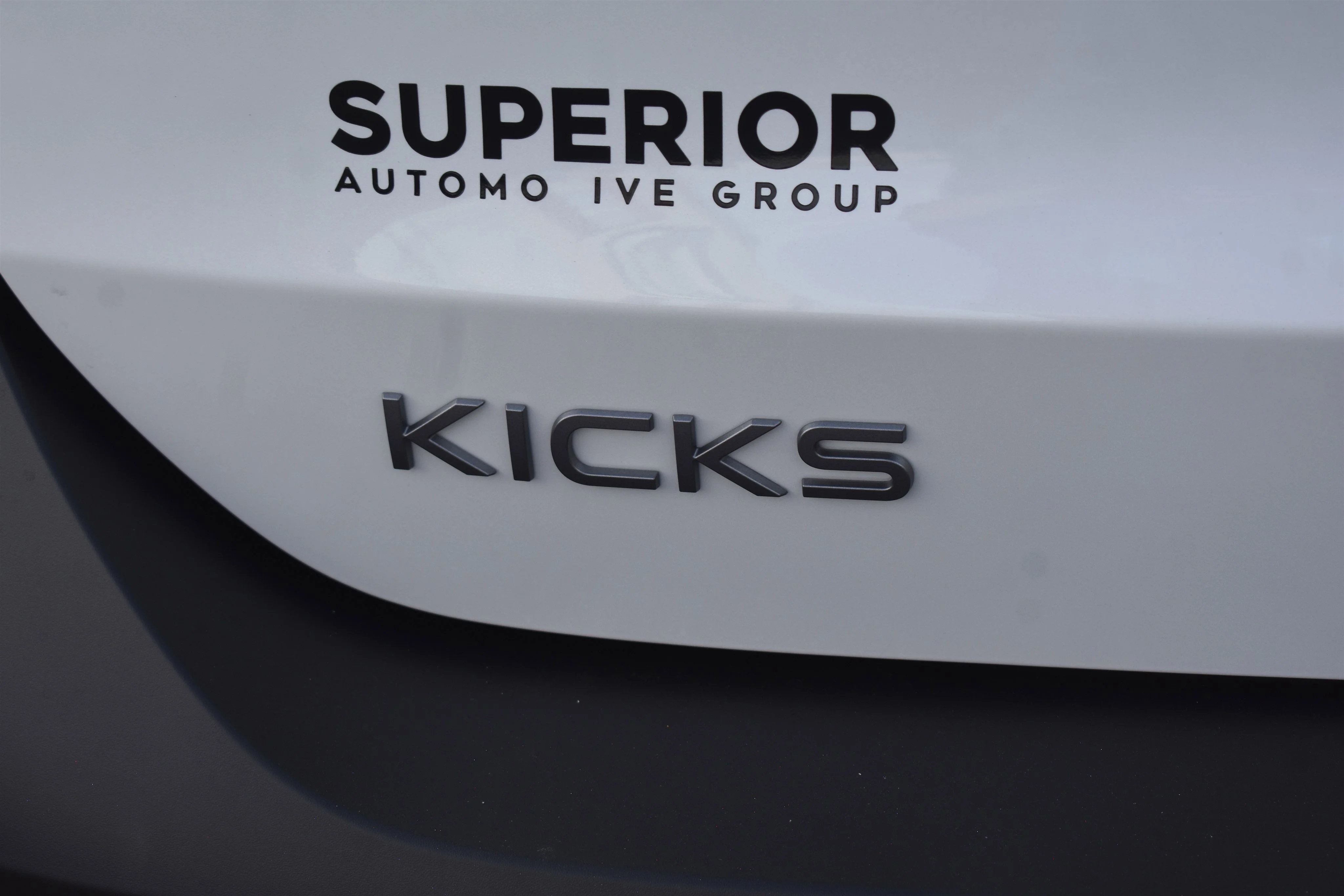 New 2026 Aspen White Tricoat/Super Black Nissan SR image 7