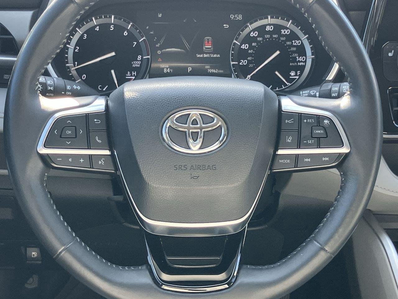Used 2021 Gray (Magnetic Gray Metallic) Toyota XLE image 19