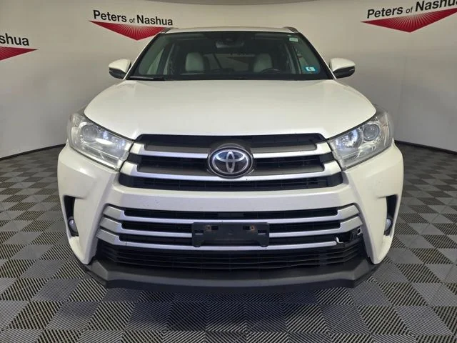 Used 2018 Toyota Highlander XLE with VIN 5TDJZRFH4JS824092 for sale in Nashua, NH