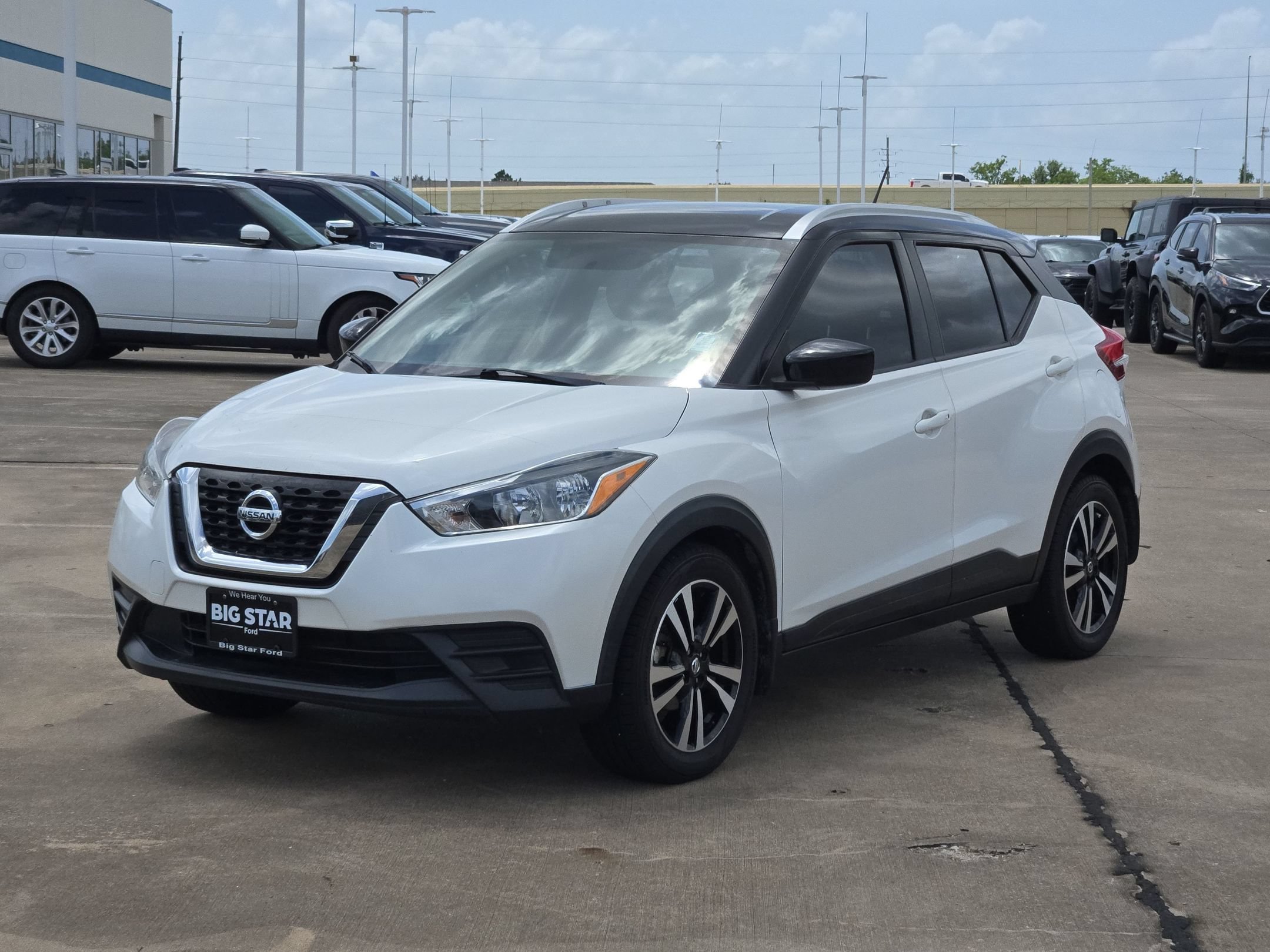 Used 2018 Aspen White / Super Black Nissan SV image 7