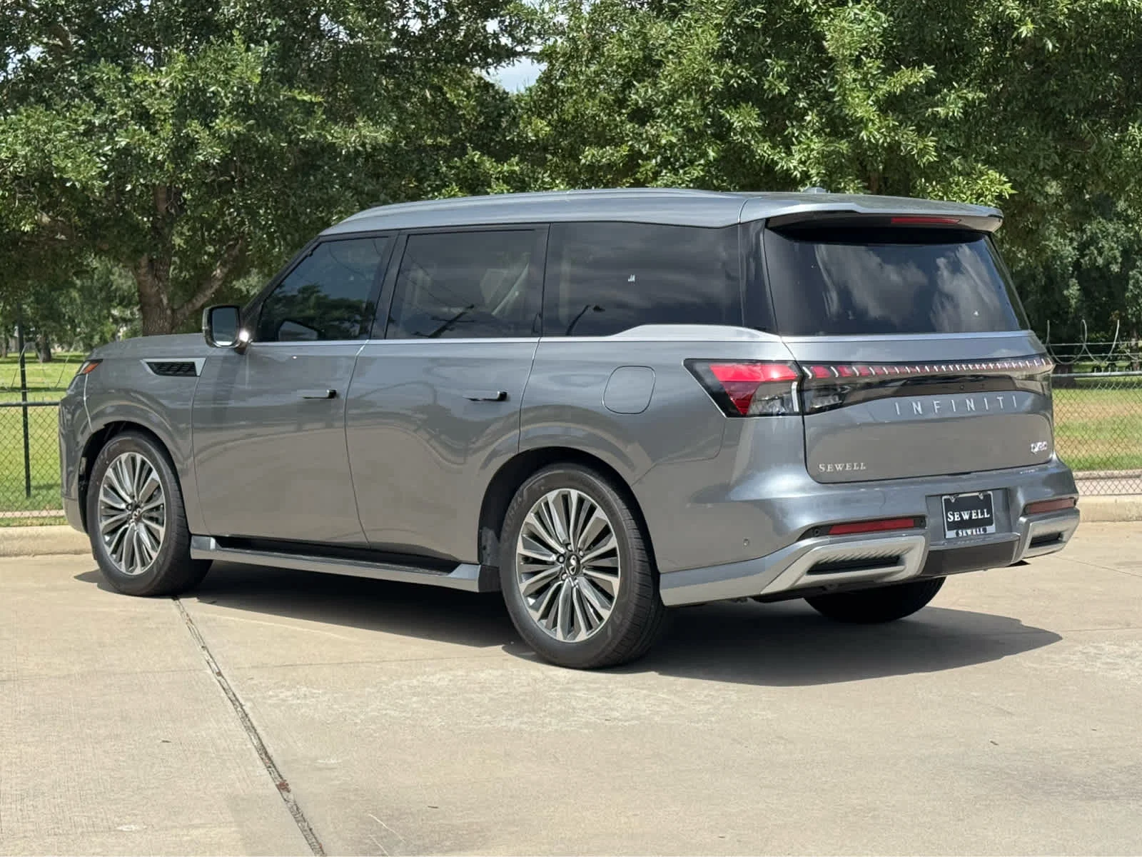 New 2027 DYNAMIC METAL INFINITI Luxe 2WD image 4