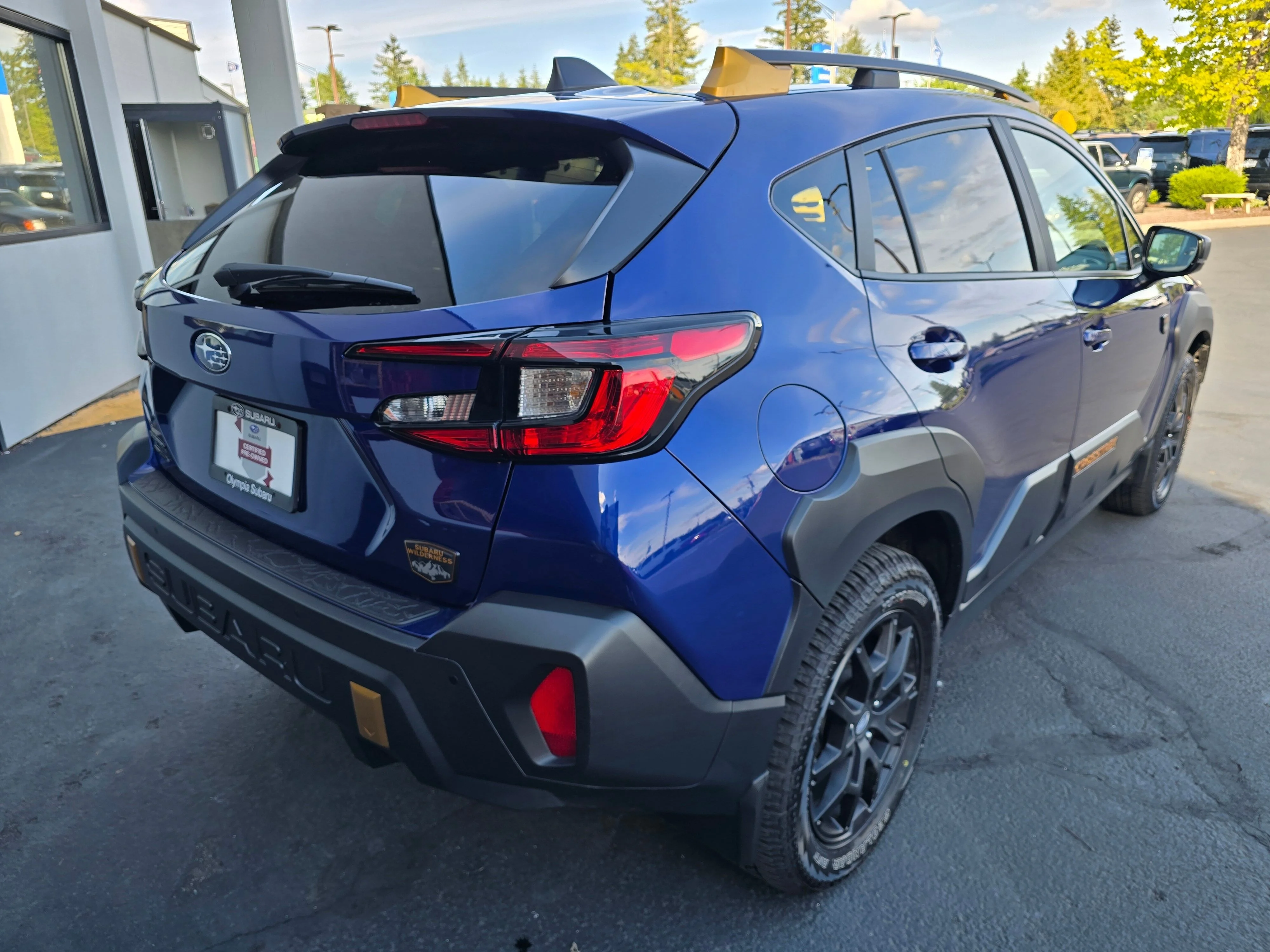 Used 2025 Sapphire Blue Pearl Subaru Wilderness image 4