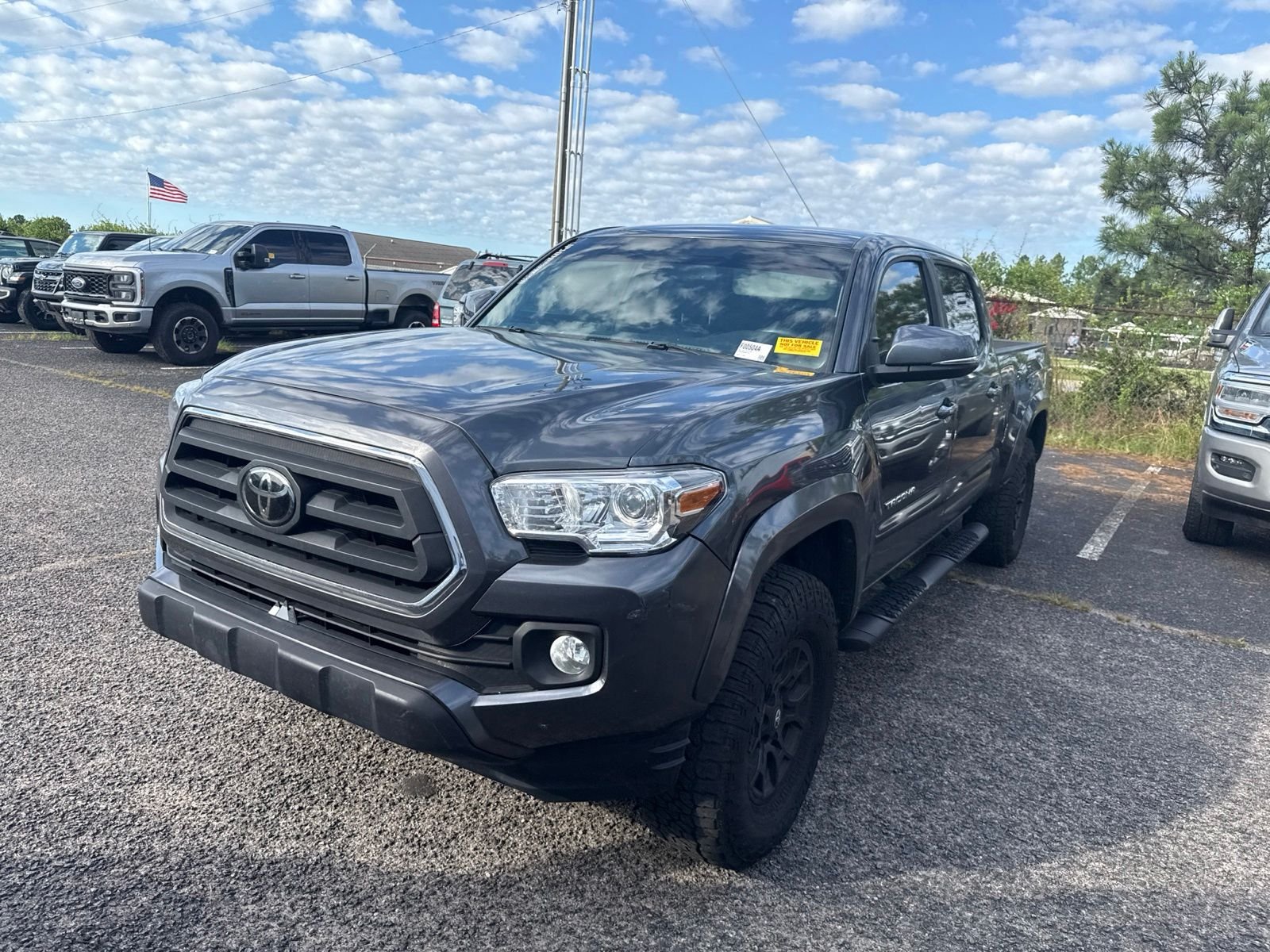 Used 2022 Gray Toyota SR5 image 3
