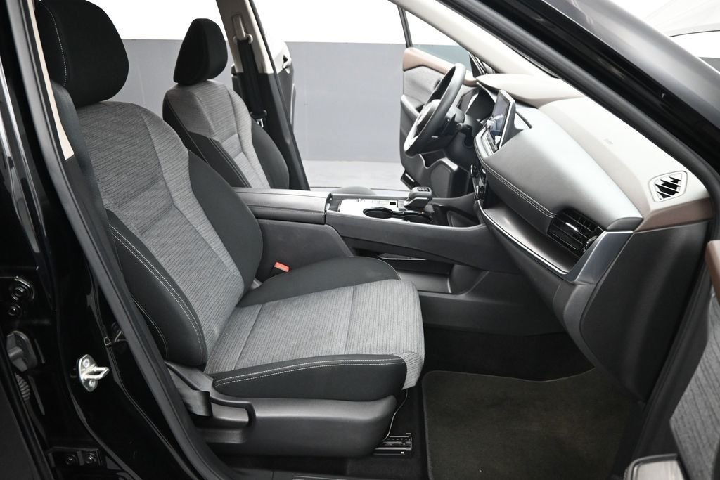 Used 2022 Black Nissan SV image 27