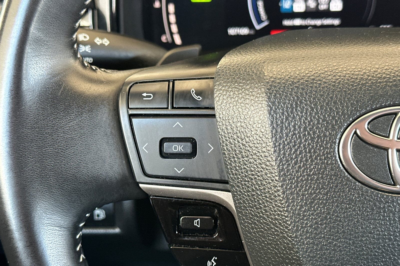 Used 2025 Gray Toyota SE image 25