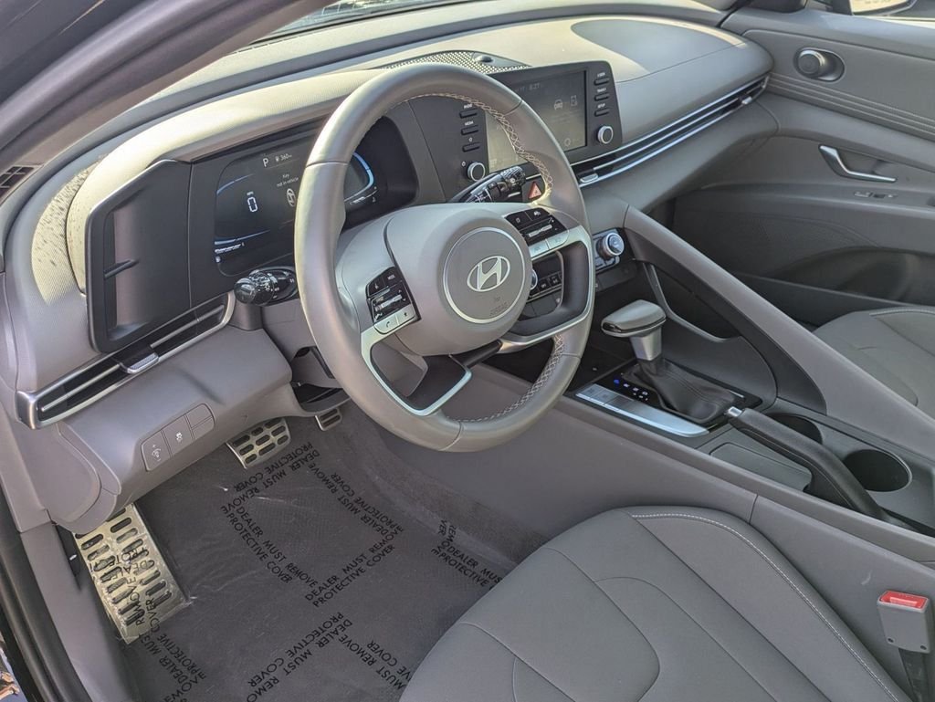 2025 Hyundai Elantra SEL - Photo 13