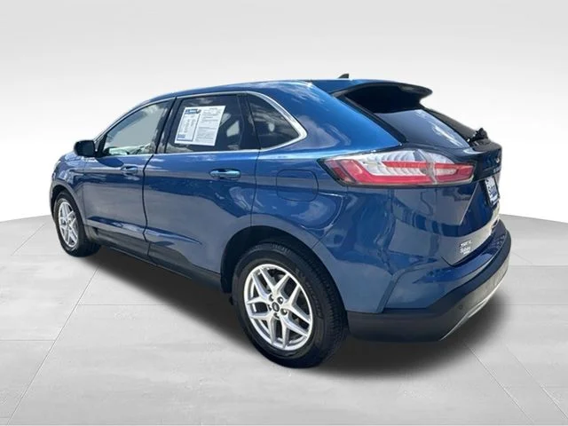 Used 2021 Blue Ford SEL image 5