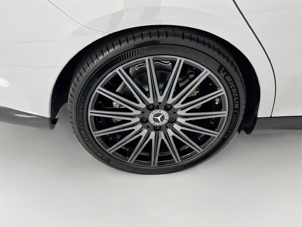 New 2027 MANUFAKTUR Alpine Grey Mercedes-Benz CLA 220 image 32