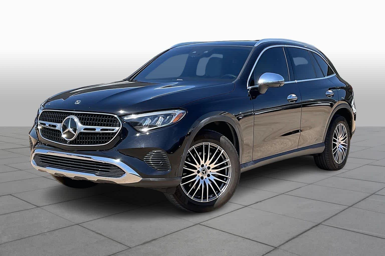 Used 2025 Obsidian Black Metallic Mercedes-Benz GLC 300 image 2