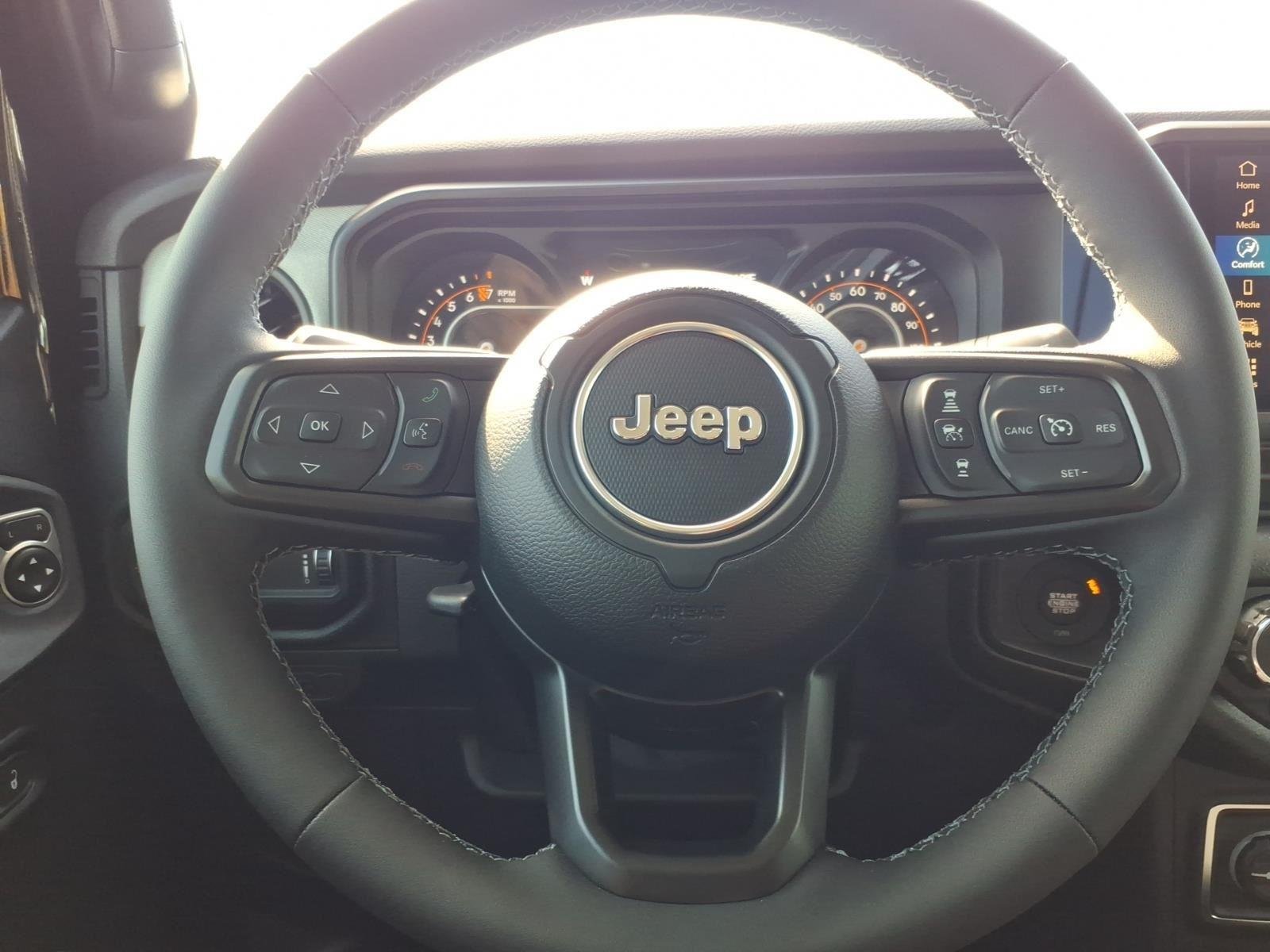 New 2026 Black Clear-Coat Exterior Paint Jeep  image 25