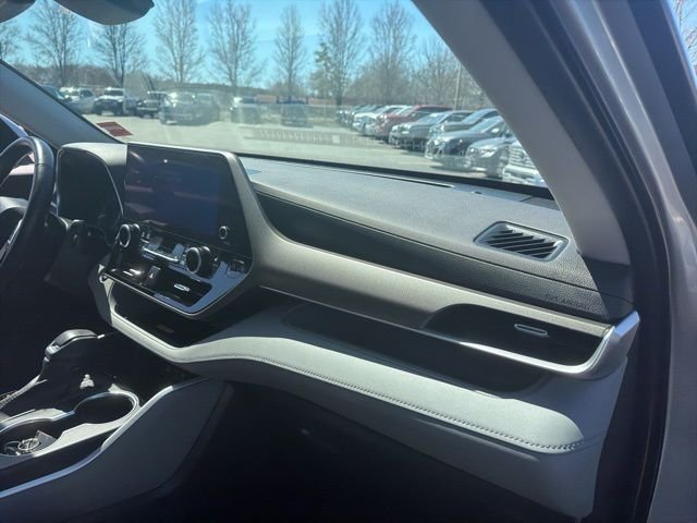 Used 2023 Silver Toyota XLE image 25