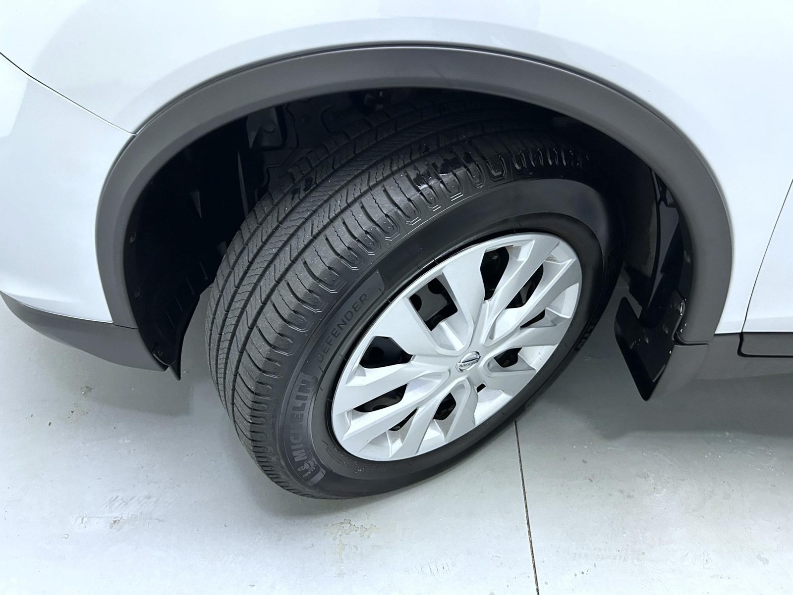 Used 2017 Silver Nissan S image 23