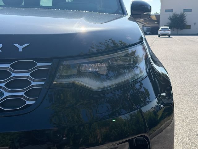 Used 2025 Santorini Black Metallic Land Rover Metropolitan Edition image 9