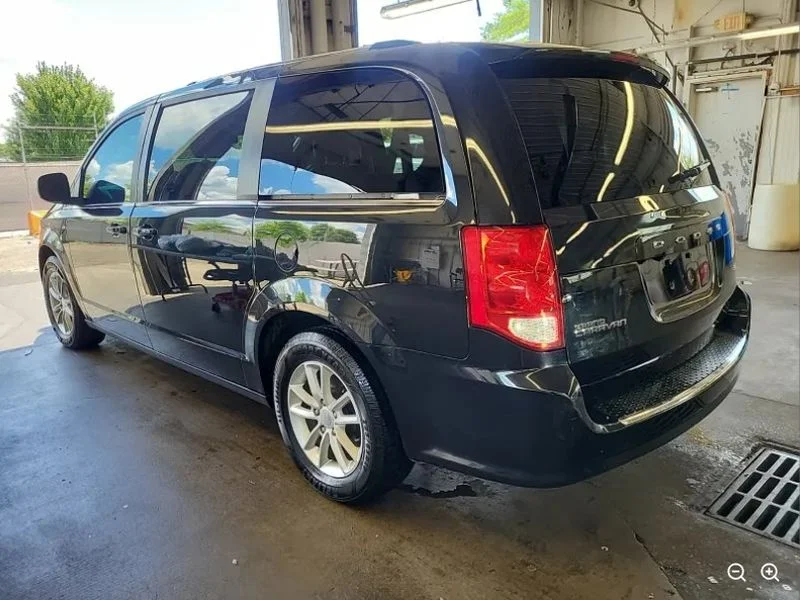Used 2020 Black Onyx Crystal Pearlcoat Dodge SXT image 2