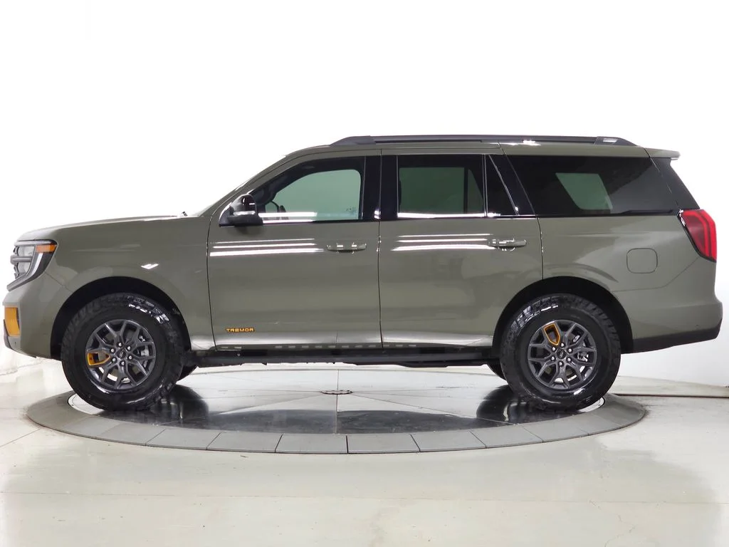 Used 2025 Green Ford Tremor image 2
