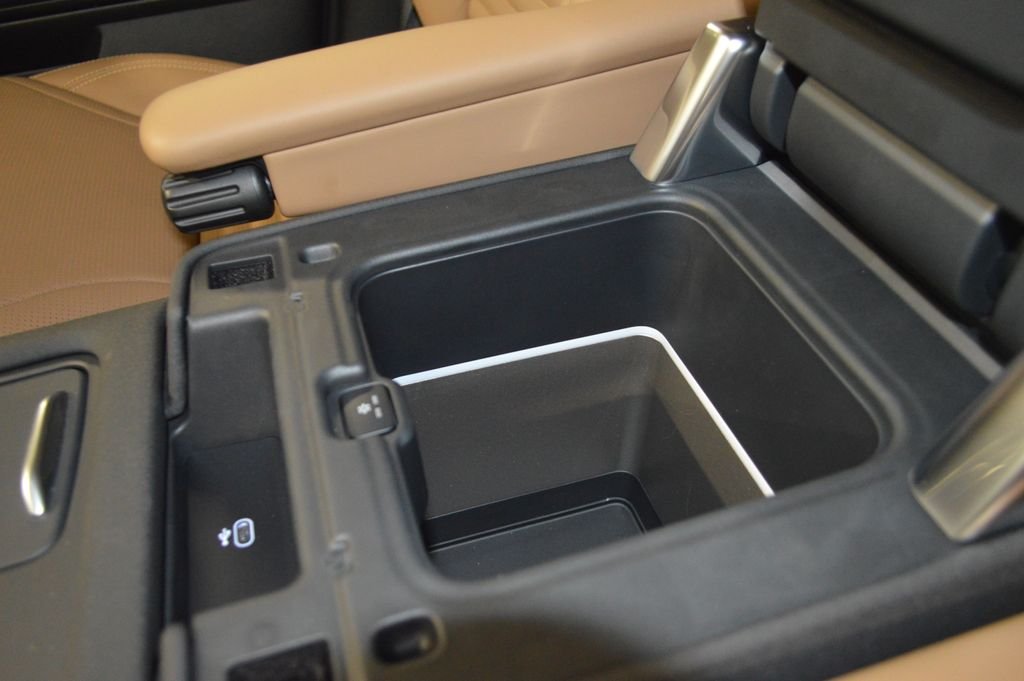 Used 2025 Gray Land Rover Metropolitan Edition image 37