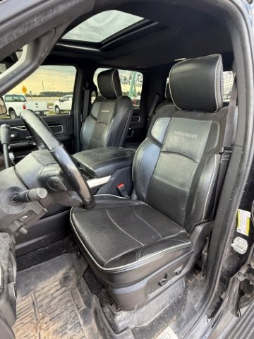 Used 2019 Diamond Black Crystal Pearlcoat Ram Laramie image 12
