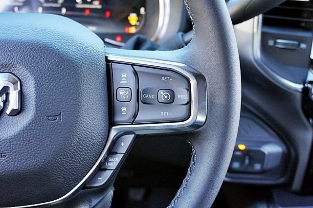 New 2026 Diamond Black Crystal Pearl-Coat Exterior Paint RAM Laramie image 45