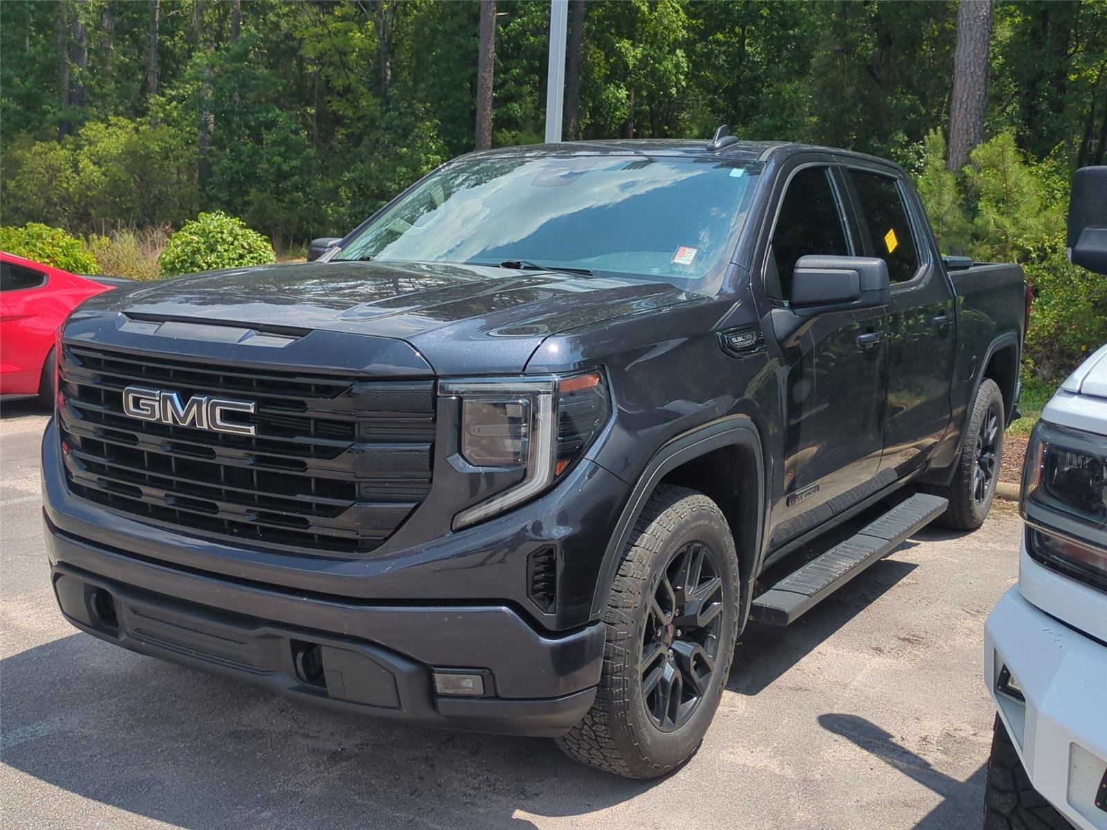 Used 2024 Onyx Black GMC Elevation image 1