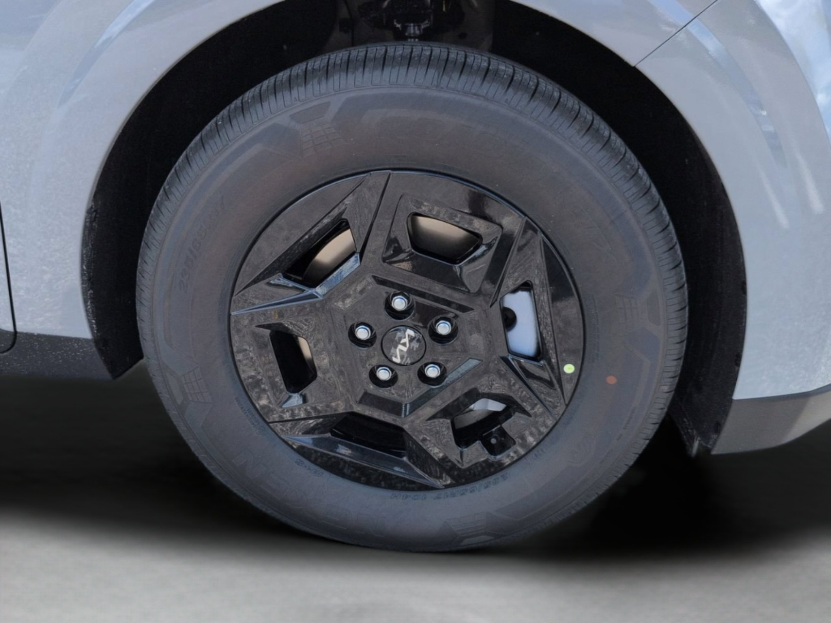 New 2027 Ceramic Silver Kia LXS image 13