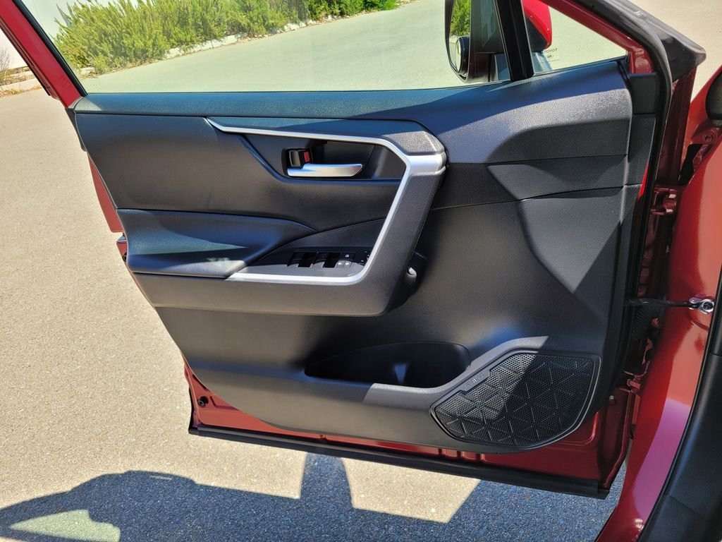 Used 2020 Red Toyota XLE image 27
