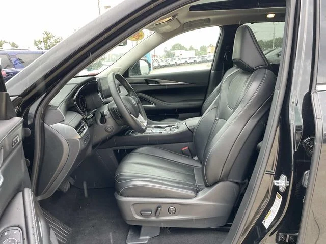 Used 2023 Black INFINITI LUXE image 11
