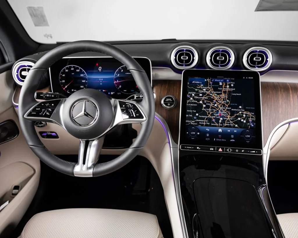 New 2026 White Mercedes-Benz GLC 300 image 8