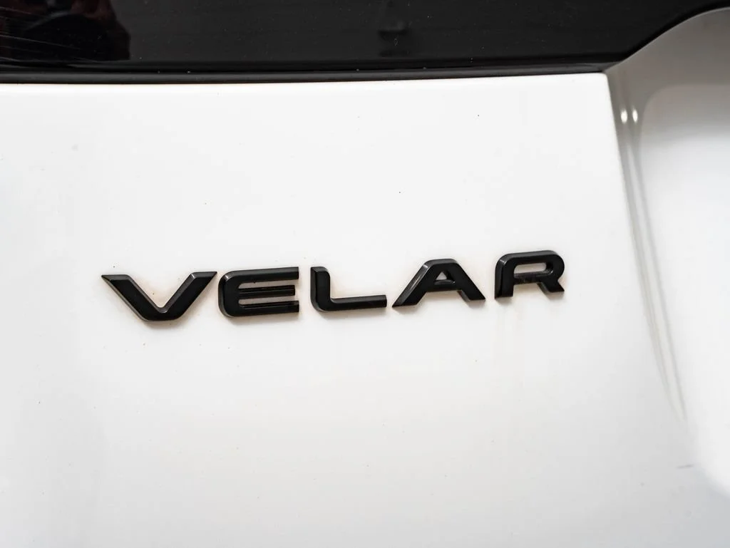 Used 2023 Fuji White Land Rover R-Dynamic S MHEV image 19
