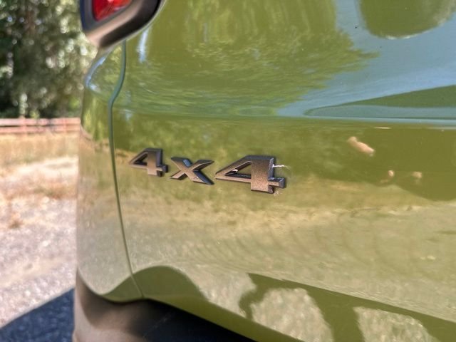 Used 2016 Jungle Green Jeep Latitude image 19