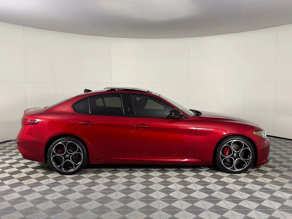 Certified Used 2023  Alfa Romeo Veloce image 5