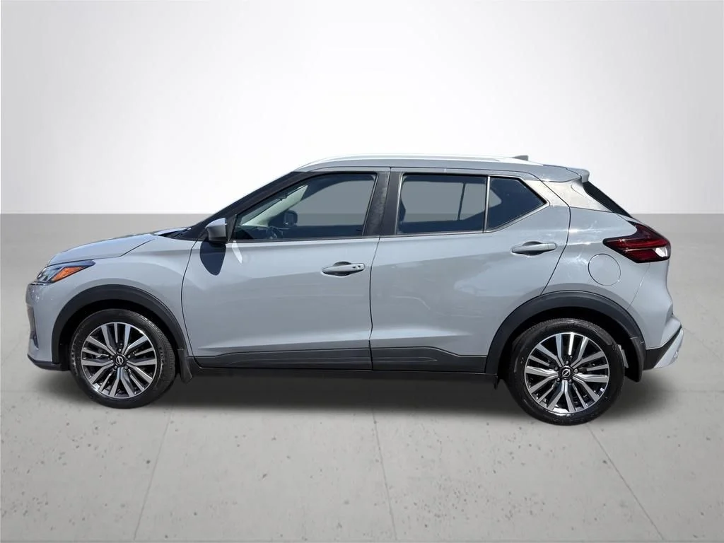 Used 2024 Gray Nissan SV image 9