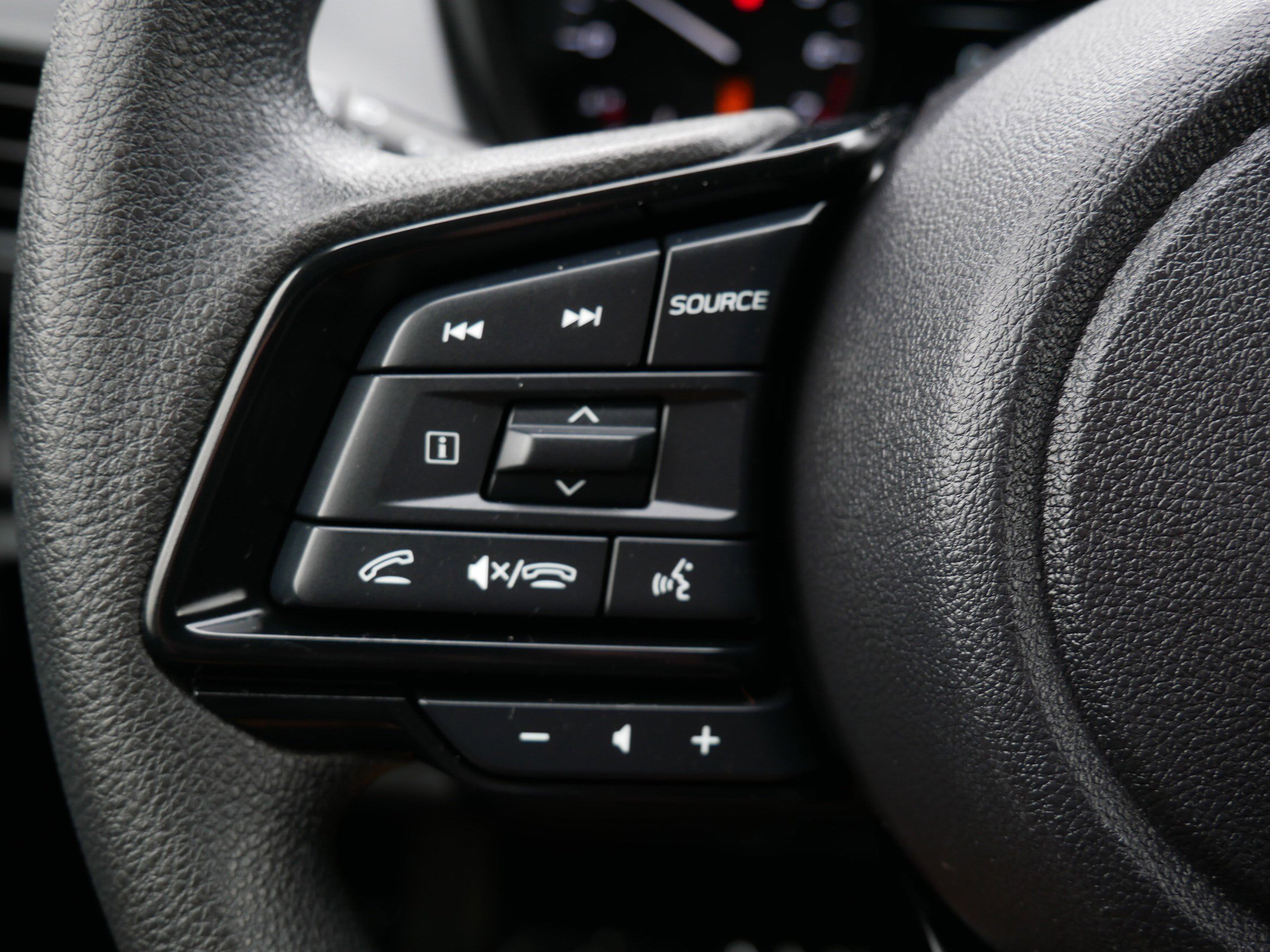 Used 2024 Ice Silver Metallic Subaru SUV CVT image 30