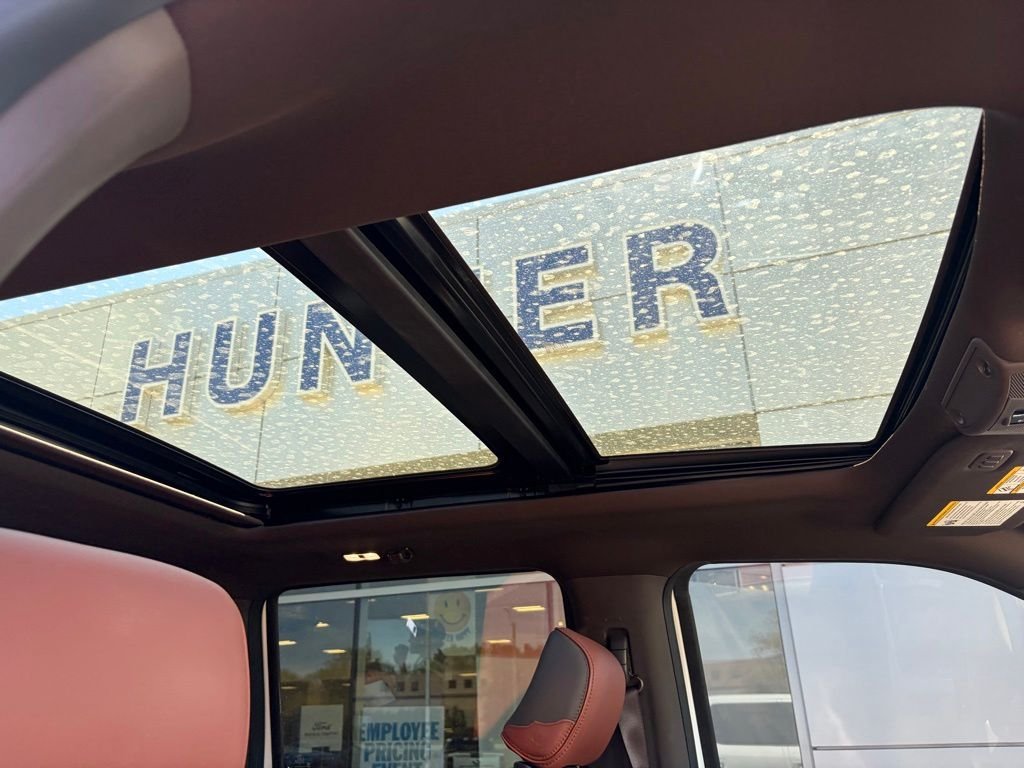 Used 2020 Oxford White Ford King Ranch image 29