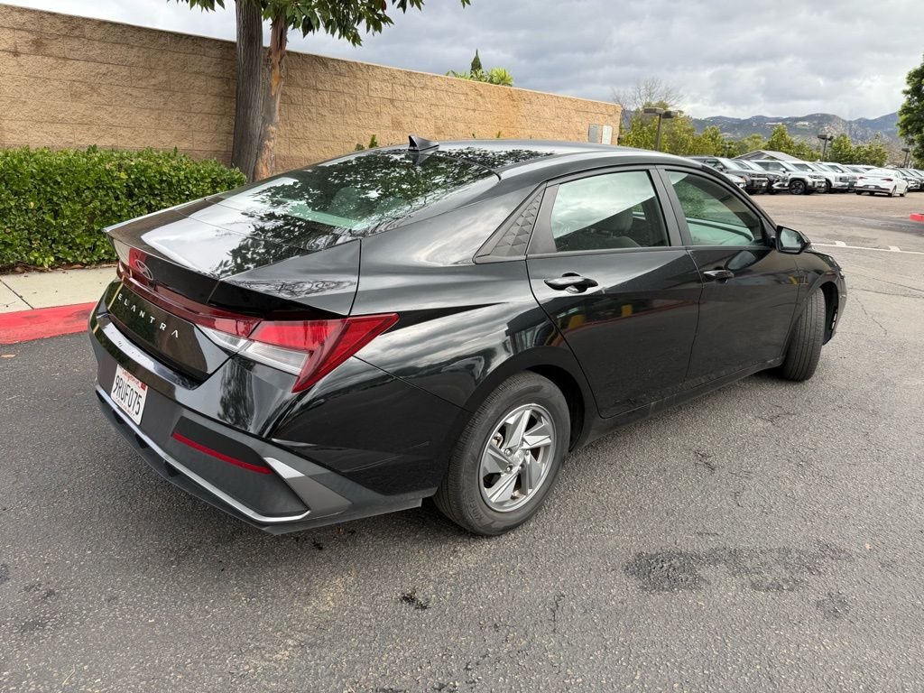 Used 2024 Black Hyundai SE image 5