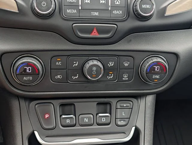 Used 2018 Quartz GMC Denali image 21