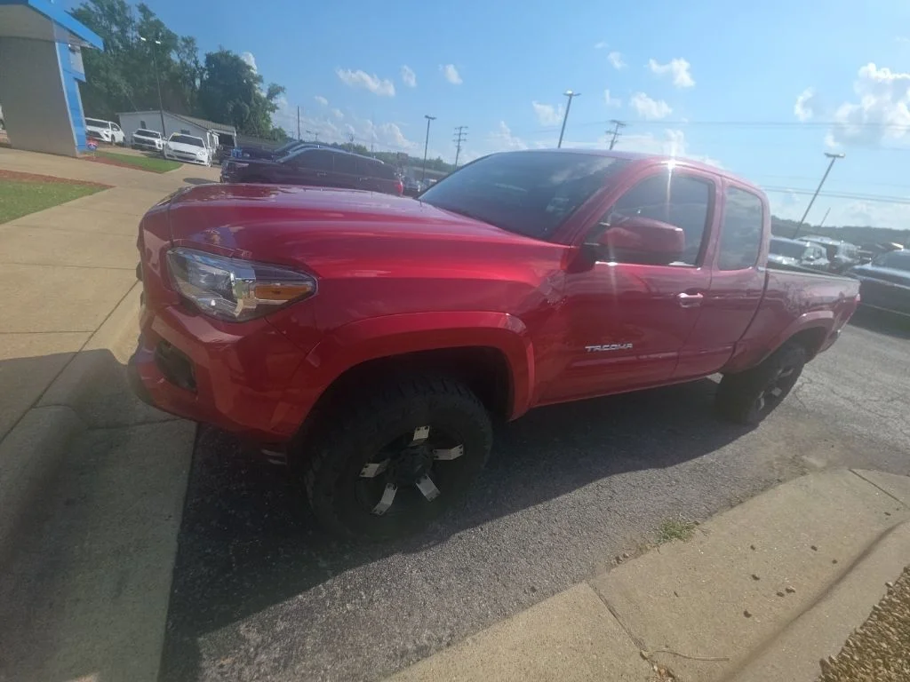 Used 2017 Red Toyota SR5 image 2