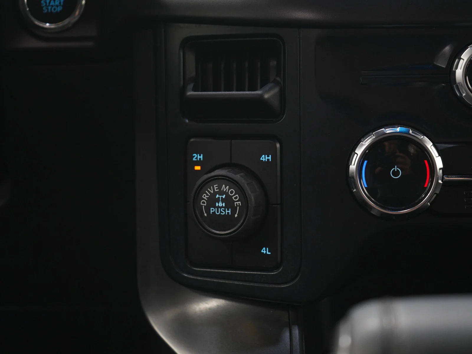 Used 2025 Carbonized Gray Metallic Ford Tremor image 20
