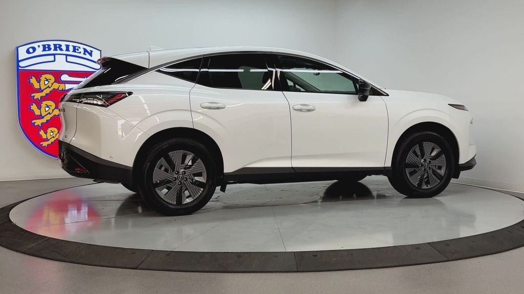 Used 2025 White Pearl Nissan SL image 4