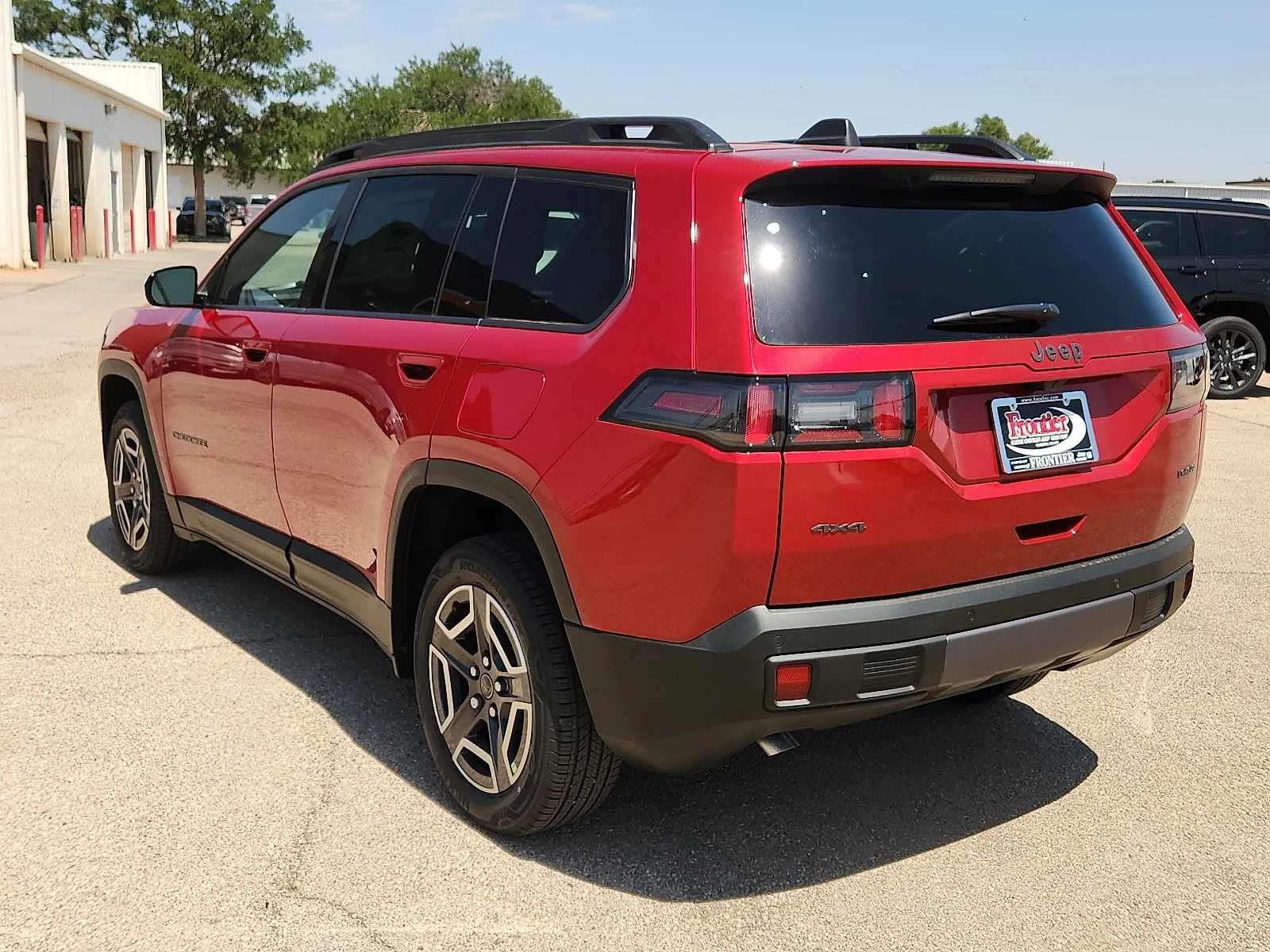 New 2026 Red Hot Pearl-Coat  Paint Jeep LAREDO 4X4 image 3