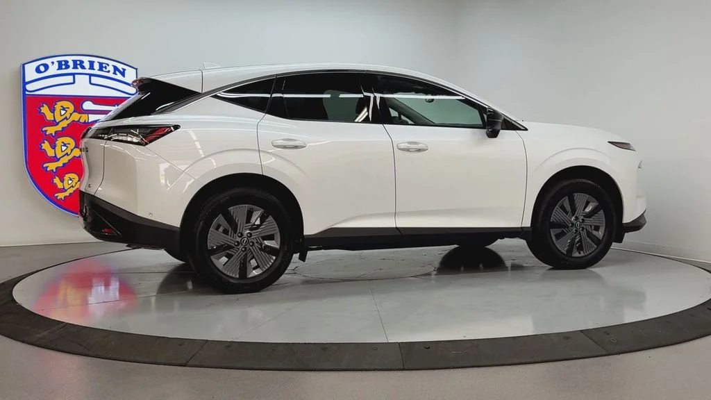 Used 2025 White Pearl Nissan SL image 4