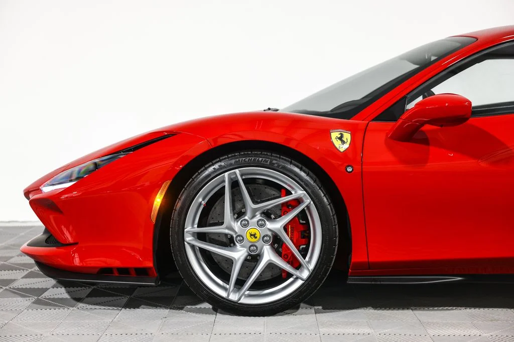 Used 2020 Red Ferrari Base image 15