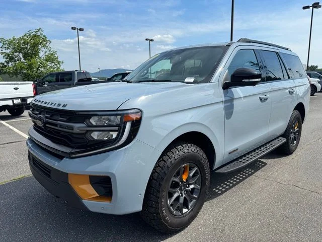 Used 2025 Gray Ford Tremor image 3