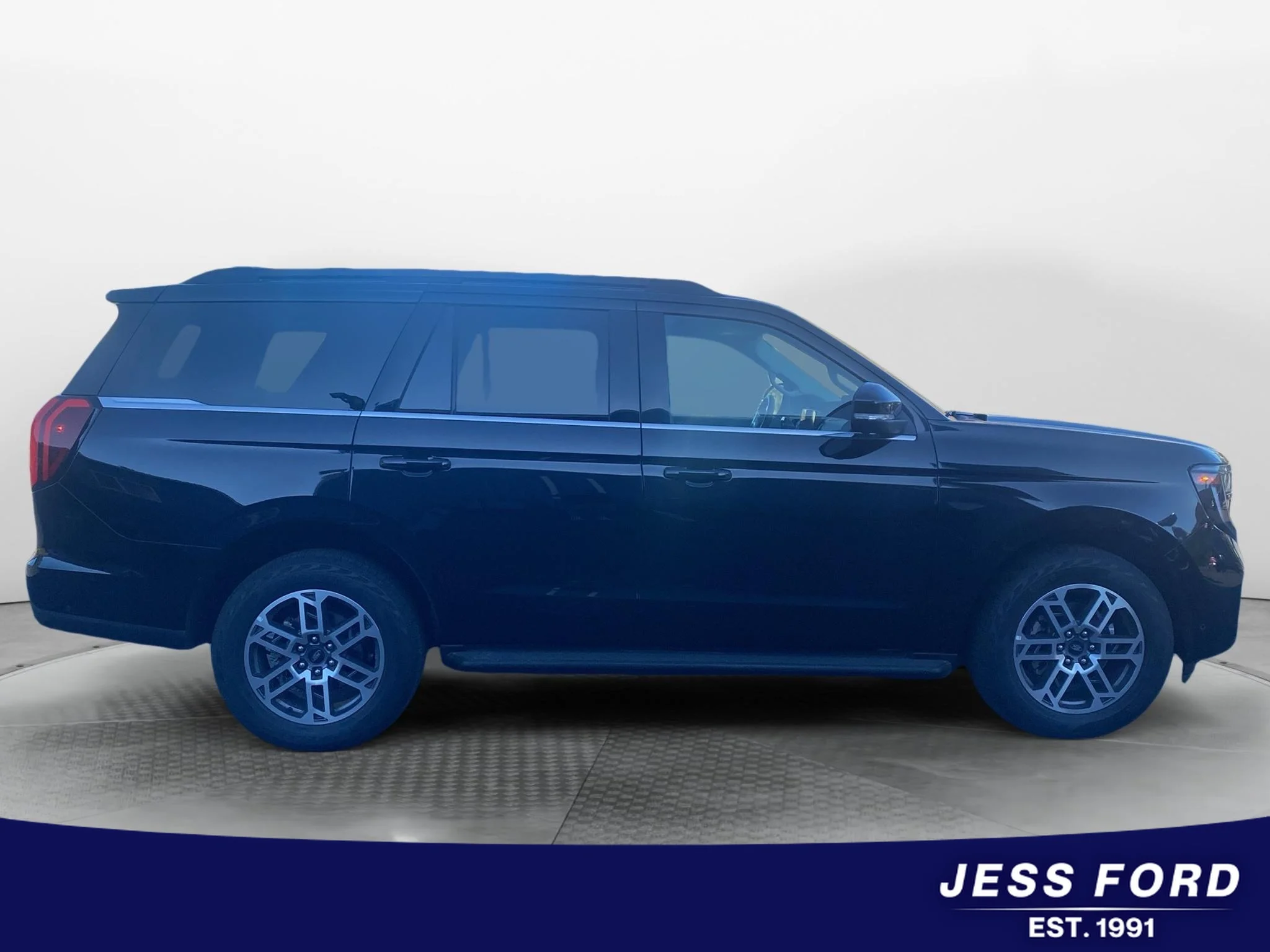Used 2025 Agate Black Metallic Ford Active image 4